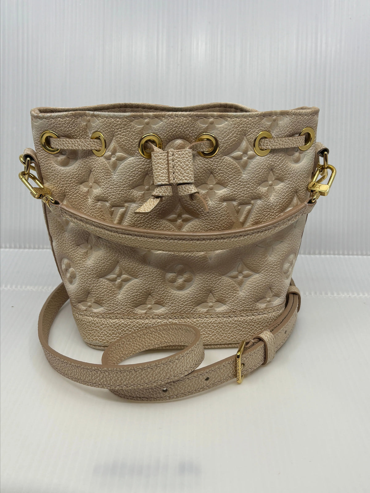 Louis Vuitton NeoNoe MM Monogram Empreinte Leather Bucket Bag NM924-22